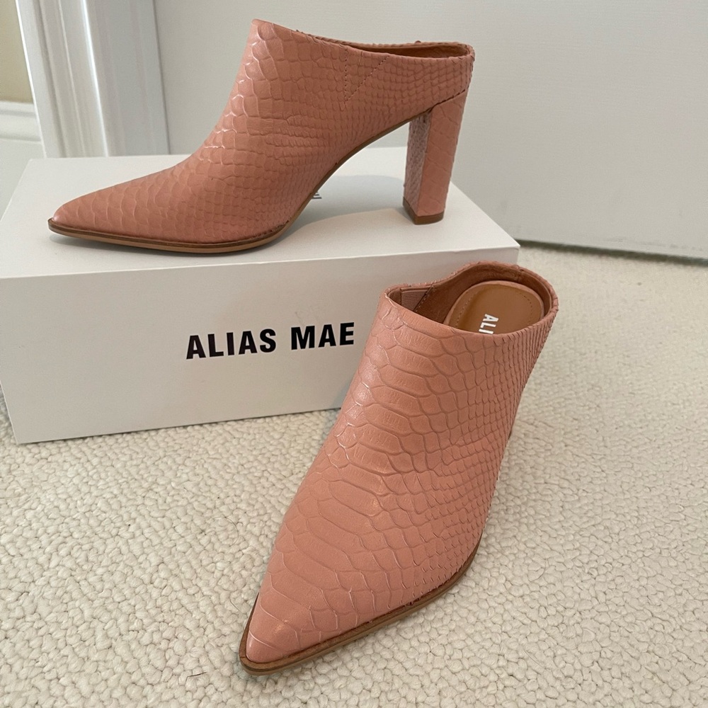 NEW ALIAS MAE BLUSH SNAKE SKIN HALF BOOTIE